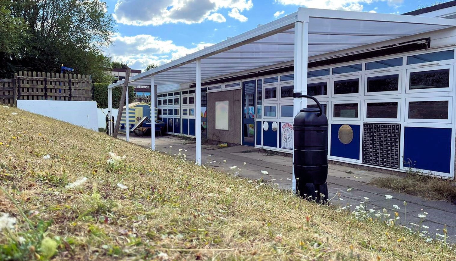 Long Ridings Primary School – Wall Mounted Canopy