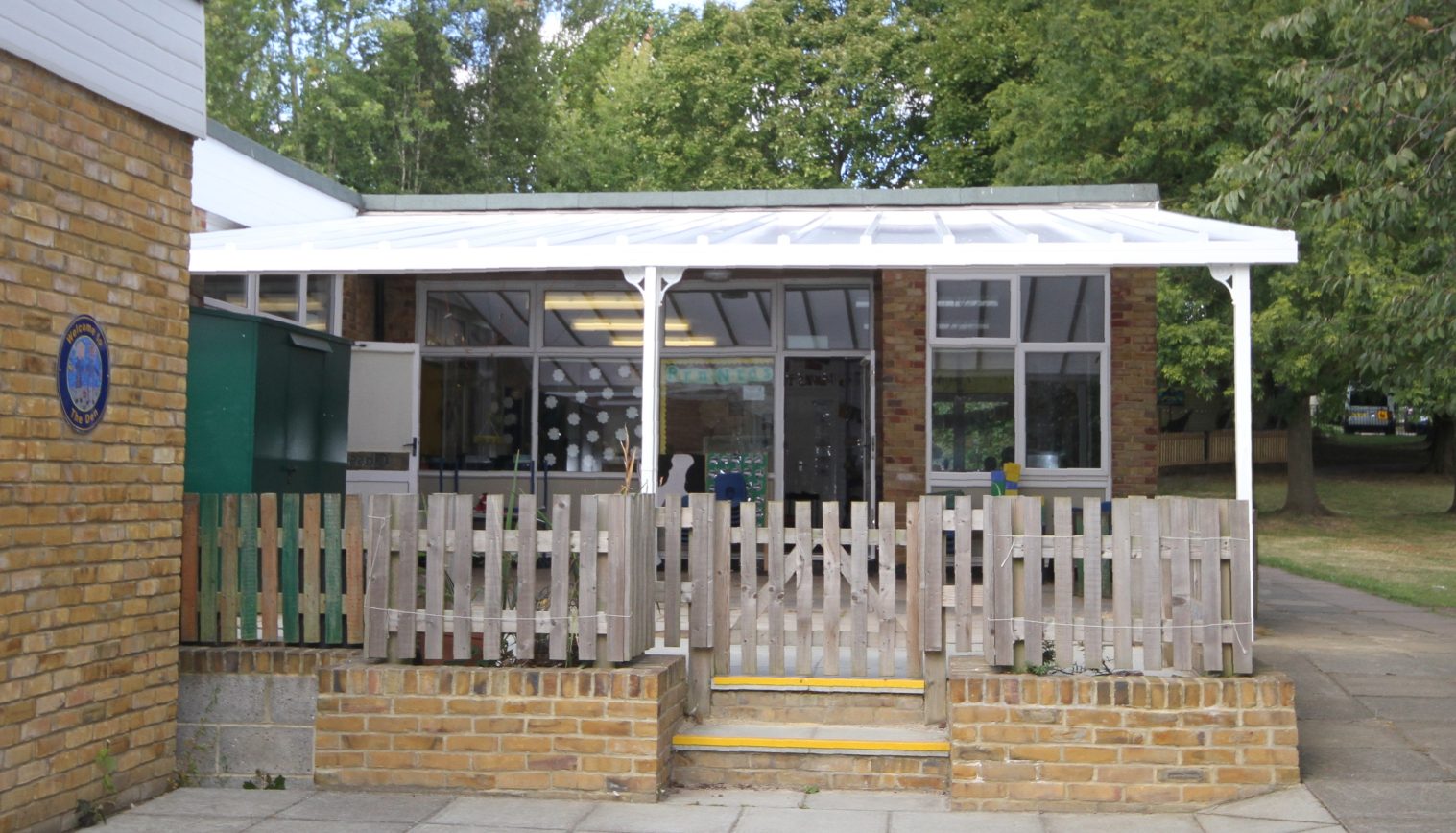 Madginford Park Infant School – Wall Mounted Canopy