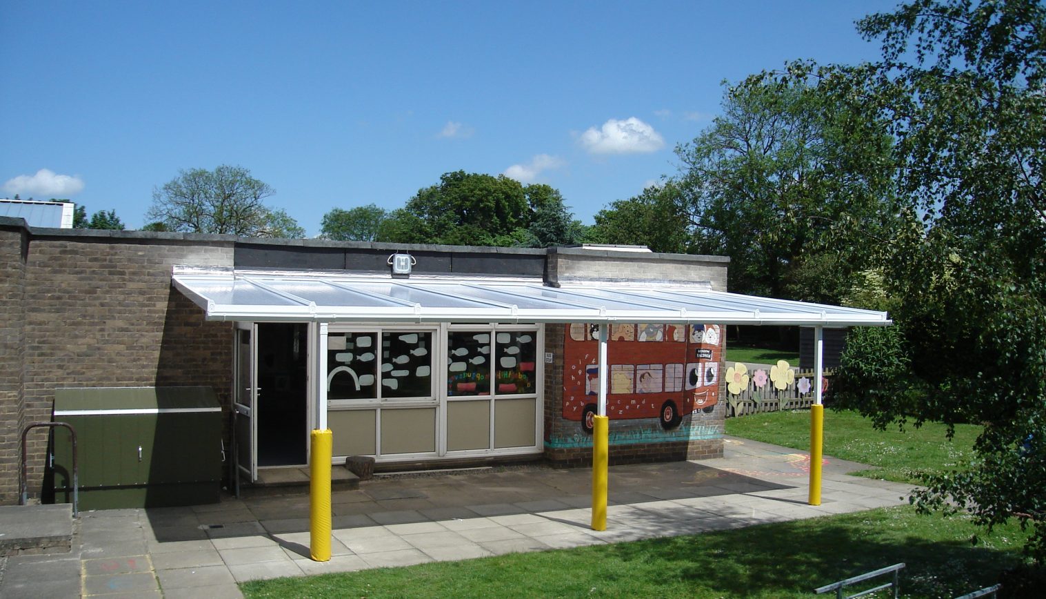 Meadow Primary School – Wall Mounted Canopy