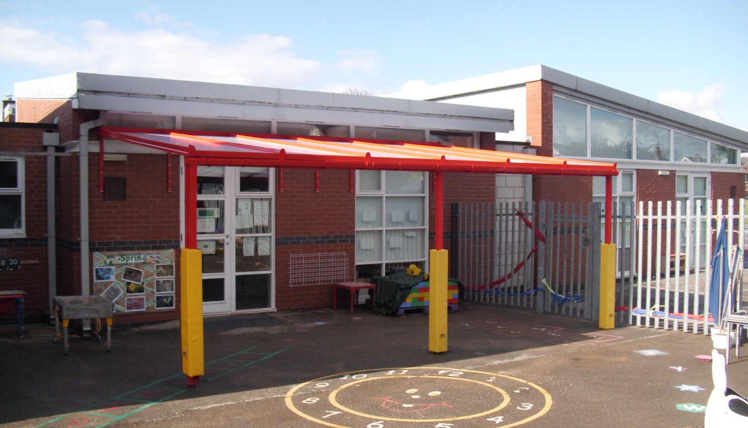 Mendell Primary School – Wall Mounted Canopy