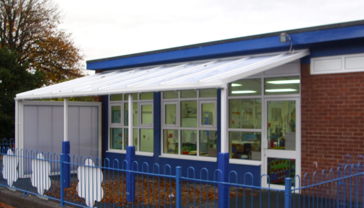 Mersey Park Primary School – Wall Mounted Canopy