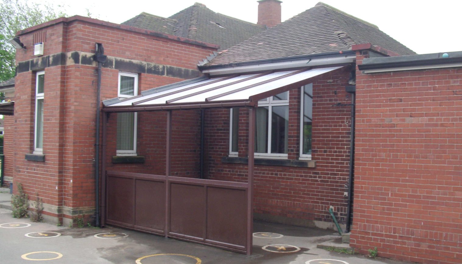Montagu Primary School – Wall Mounted Canopy