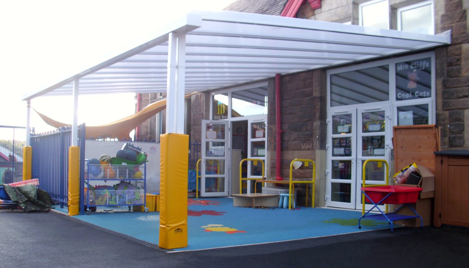 New Park Community Primary School – Wall Mounted Canopy