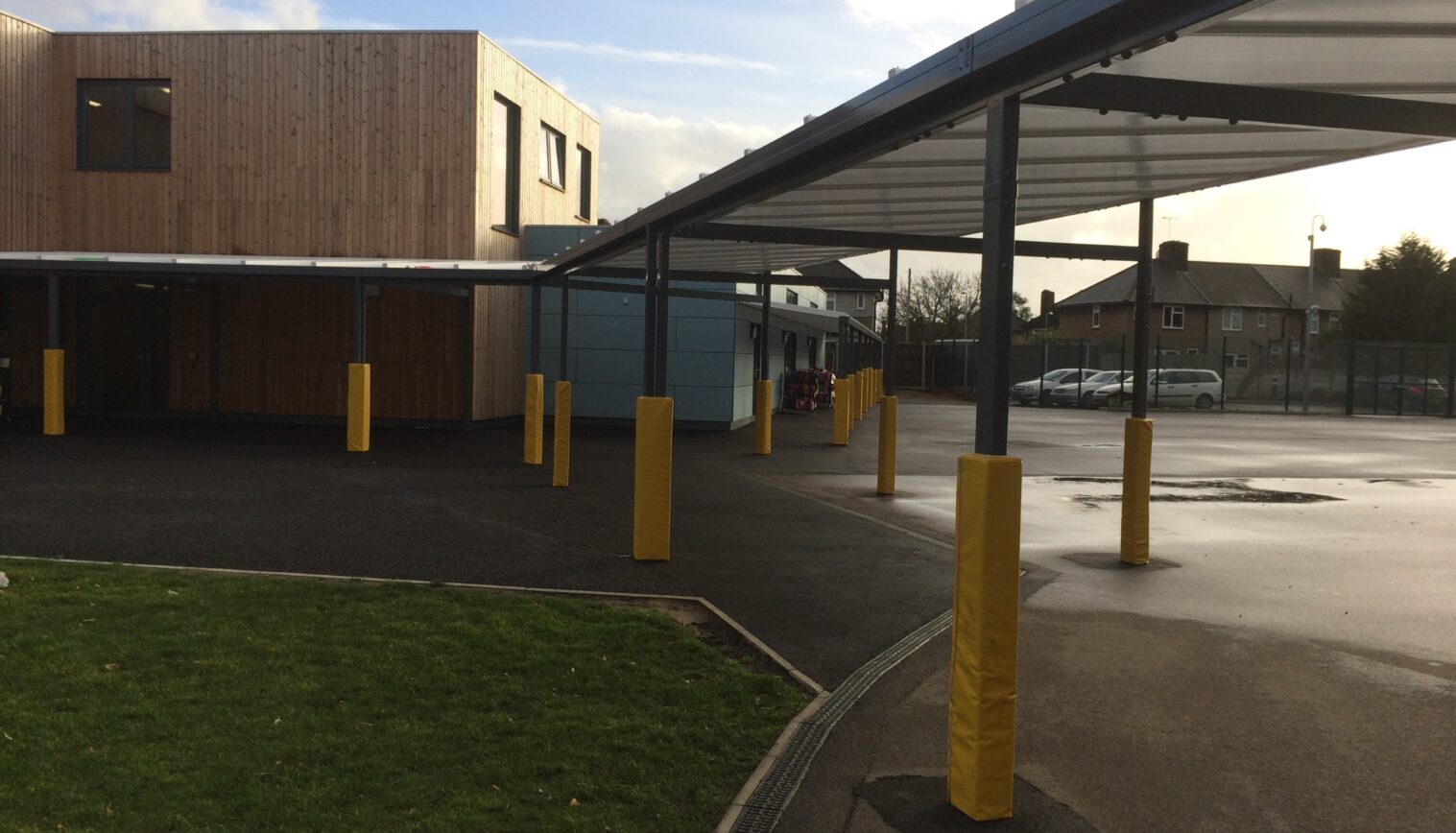 Roding Primary School – Free Standing Canopy
