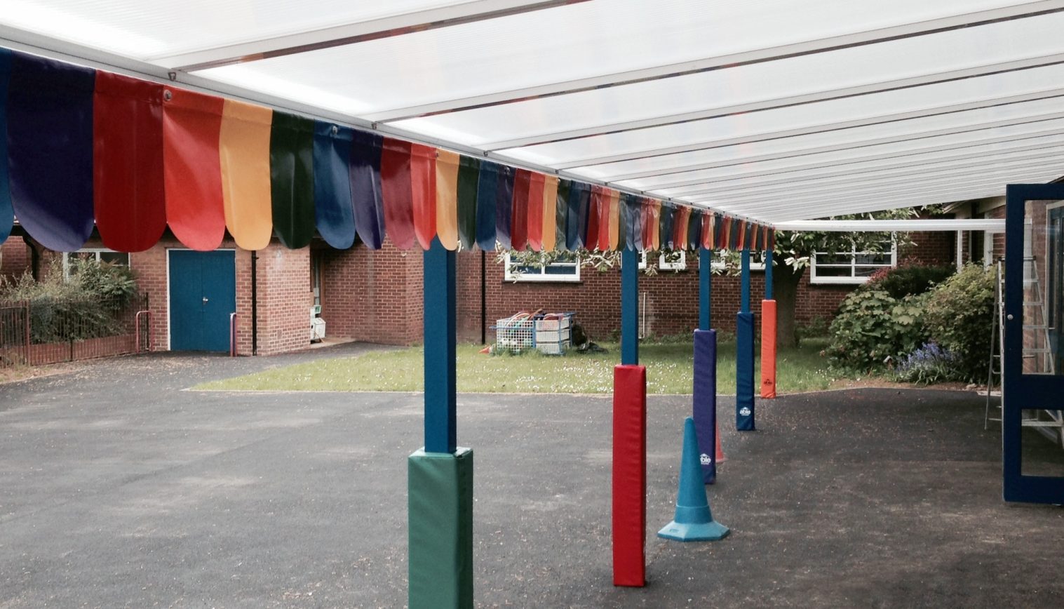 Roe Farm Primary School – Wall Mounted Canopy
