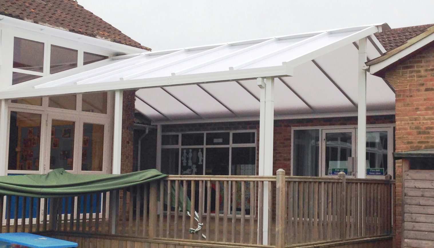 Sandy Lane Primary School – Wall Mounted Canopies