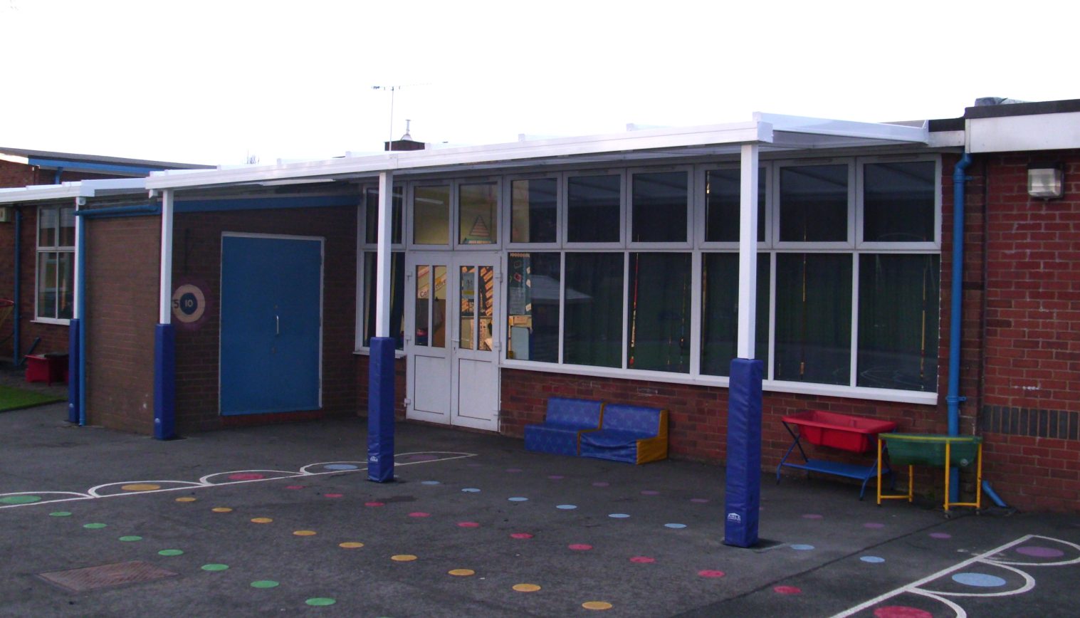 Springvale Primary School – Two Wall Mounted Canopies