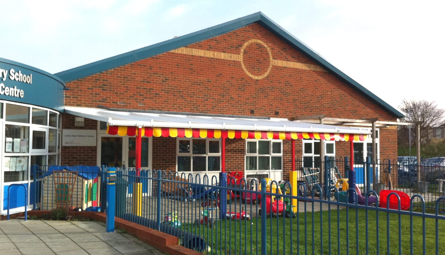 Temple Mill Children’s Centre – Wall mounted canopy