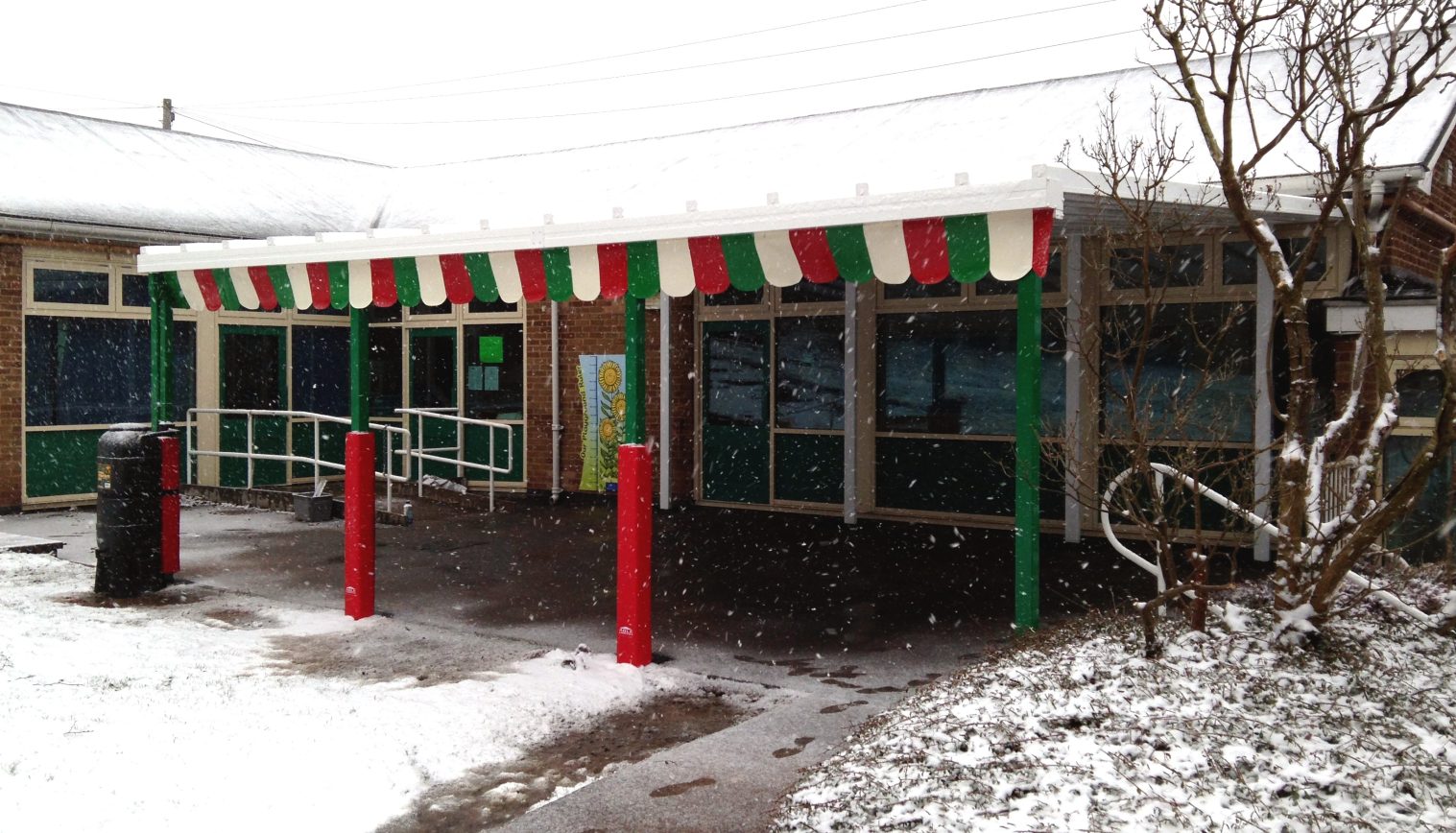 Thorpe Acre Infant School – Wall Mounted Canopy