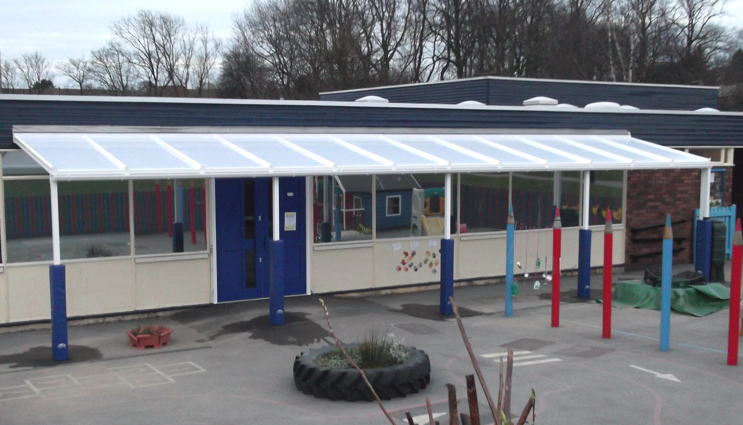 Woodley Primary School – Wall Mounted Canopy