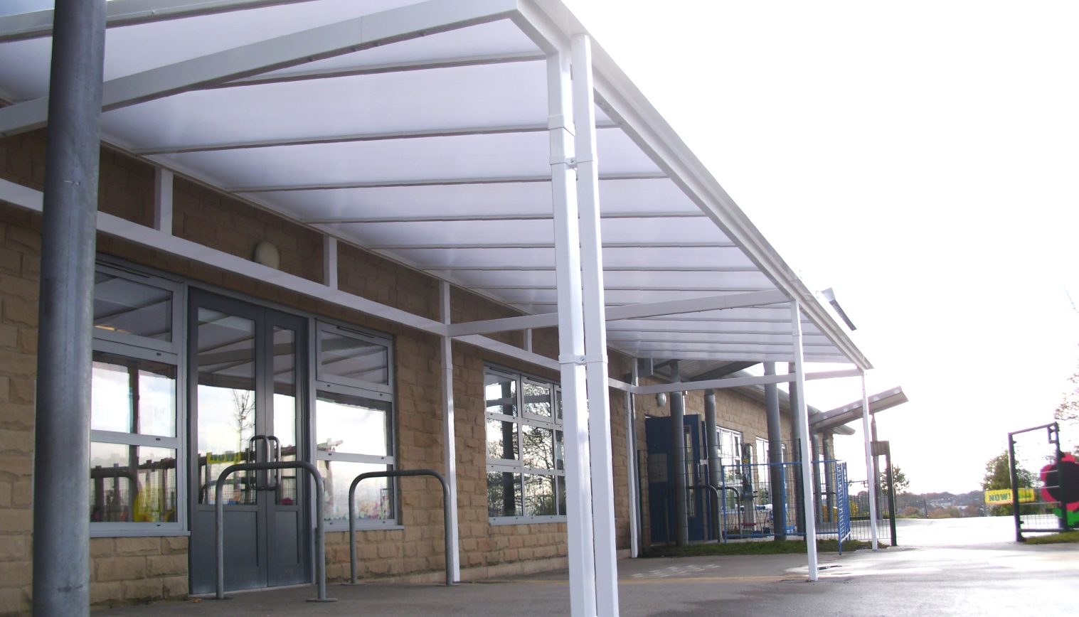Rufford Park Primary School – Free Standing Canopy