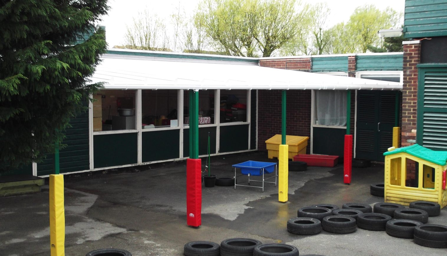 Yearsley Grove Primary School – Wall Mounted Canopy